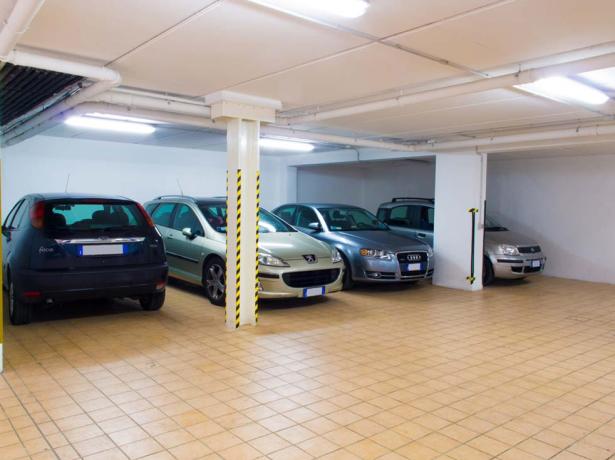 Hotel con Parcheggio Privato e Garage a Riccione